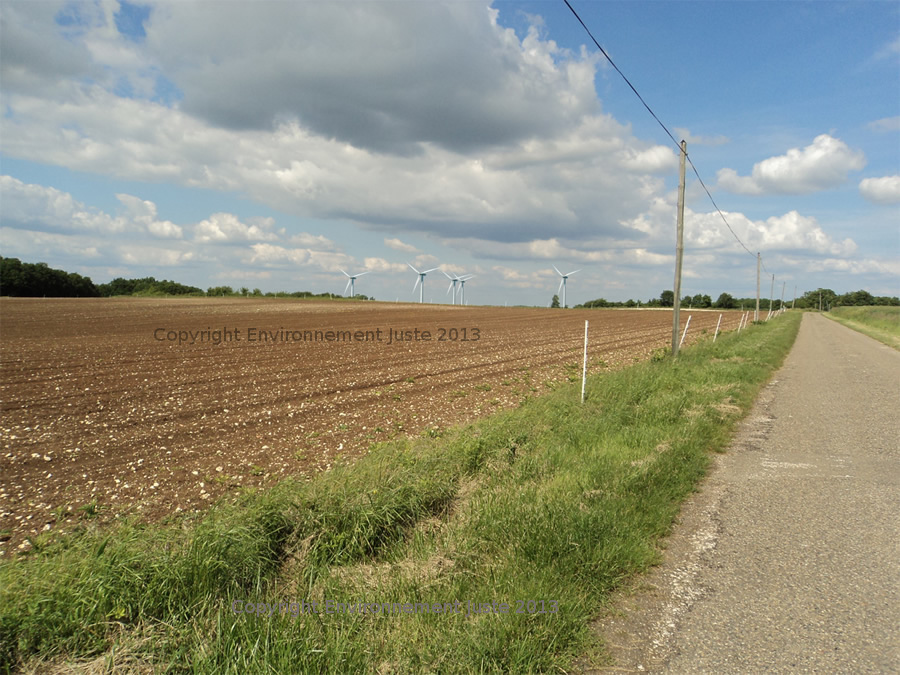 Vue de Couloussac avec les 5 éoliens